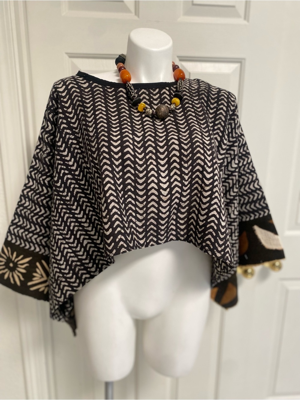 Black and Cream Patterned Women's Shrug